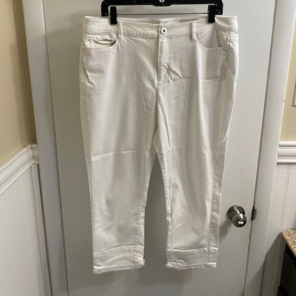 J Jill White Cropped Denim with fringed bottom. Authentic fit Size 14 - Picture 1 of 8